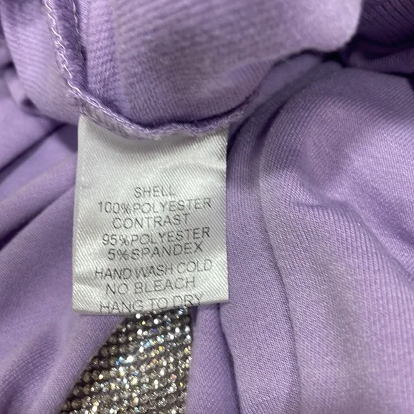 Light purple sweatsuit with wide neck and rhinestones down the sides - Picture 9 of 9